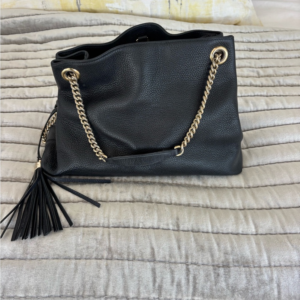 Gucci Black Pebbled Leather Shoulder Bag with Gold Chain - Picture 2 of 6